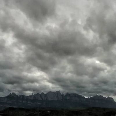 Núvols damunt Montserrat