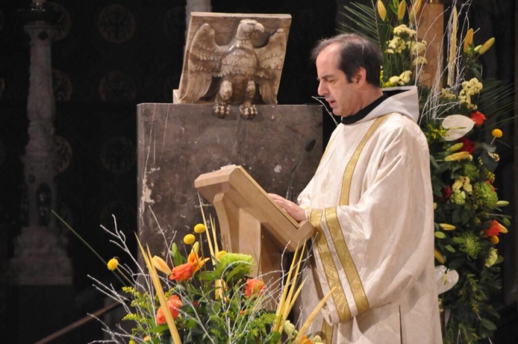 El cardenal de Barcelona, Joan Josep Omella, l’ordenarà el proper divendres, 23 de juny, a 2/4 de 5 de la tarda, a la Basílica de Santa Maria; la cerimònia es podrà seguir en directe per Montserrat TV (https://abadiamontserrat.cat/TV)