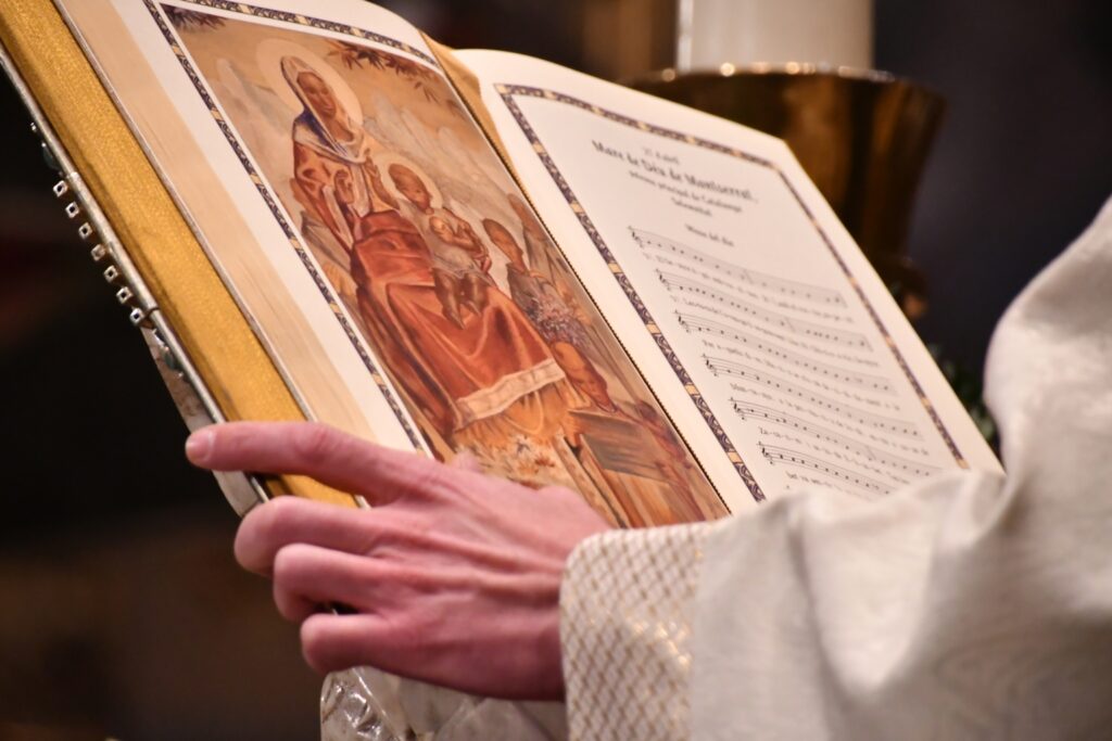 Celebració de la Solemnitat de la Mare de Déu de Montserrat, el 27 d'abril del 2024, presidida pel cardenal de Barcelona Joan Josep Omella.